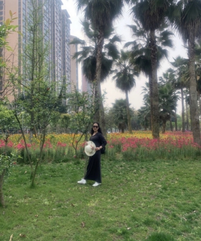 粉墨登场的第一张照片--乐山闪婚服务中心
